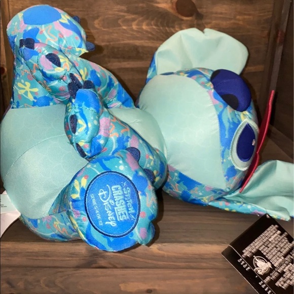 Disney stitch crashes little mermaid LE - Picture 5 of 5